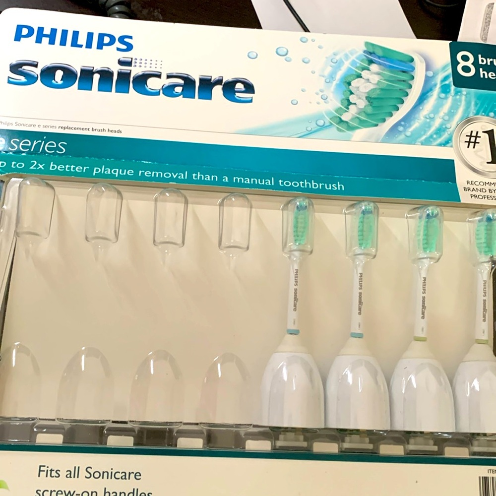 New  (4 ) Sonicare e series brush heads